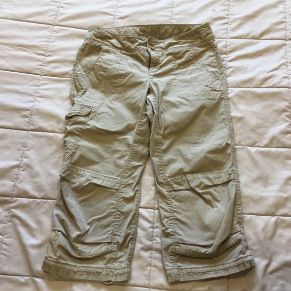 EUC The North Face cargo capri’s, size 2 - Picture 1 of 5